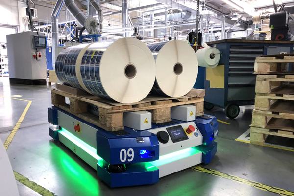 Autonomiczne roboty AMR jako strategiczny kierunek rozwoju produkcji i magazynów