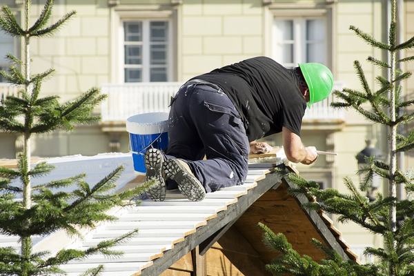 Co robią Polacy na „L4” w maju? Nie zawsze się leczą…