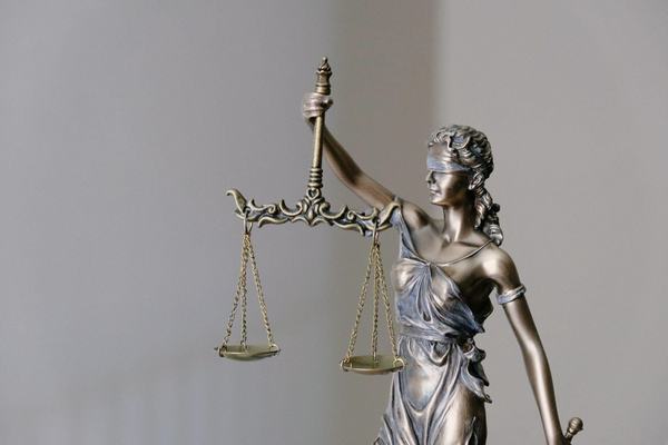 Prawna Nawigacja w Życiu Codziennym: Jak Skutecznie Zarządzać Sprawami Prawnymi