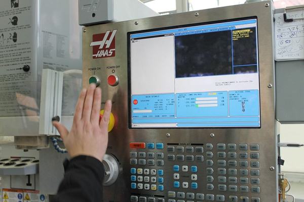Zautomatyzowane firmy rzadziej narzekają na rosnące koszty pracy