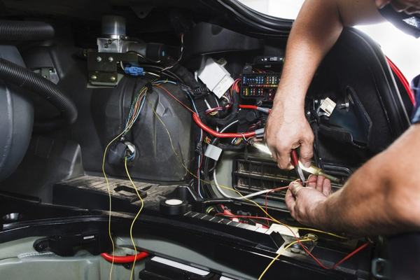 Audi i KIT pracują wspólnie nad metodą recyklingu plastikowych podzespołów samochodowych