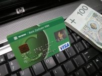 Korzystne formy płatności za granicą. Z czego możemy bezpiecznie korzystać? karta