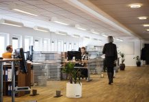 biuro-office-praca-przy-biurku