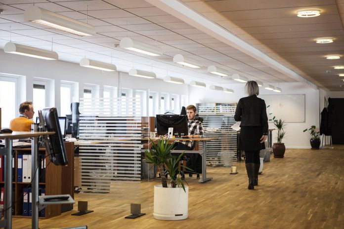 biuro-office-praca-przy-biurku