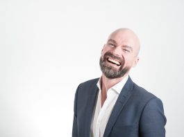 Zdrowy uśmiech a zaufanie w biznesie – jak wygląd wpływa na relacje z klientami i inwestorami